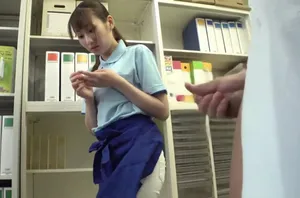 Tắm lãng mạn kết thúc bằng cảnh quan hệ và xuất tinh vào mông của Ines tham lam